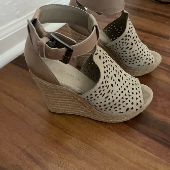 Marc Fisher perforated Hesina wedge - Picture 2 of 6